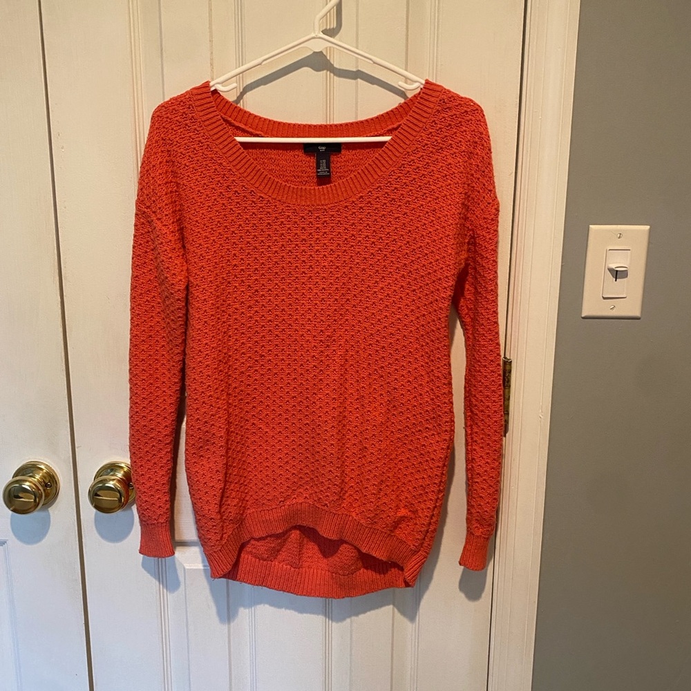 🌺 3/$10 Women's pink sweater from Gap